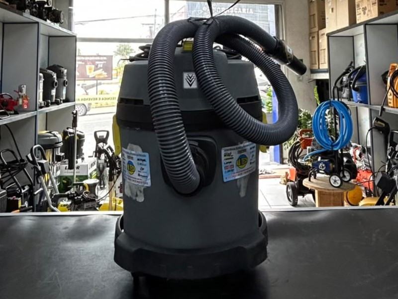 ASPIRADOR KARCHER NT 3000 220V (SEMINOVO)